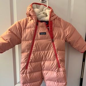 Patagonia Infant Hi-Loft Down Sweater Bunting size 12-18month (runs big!!)